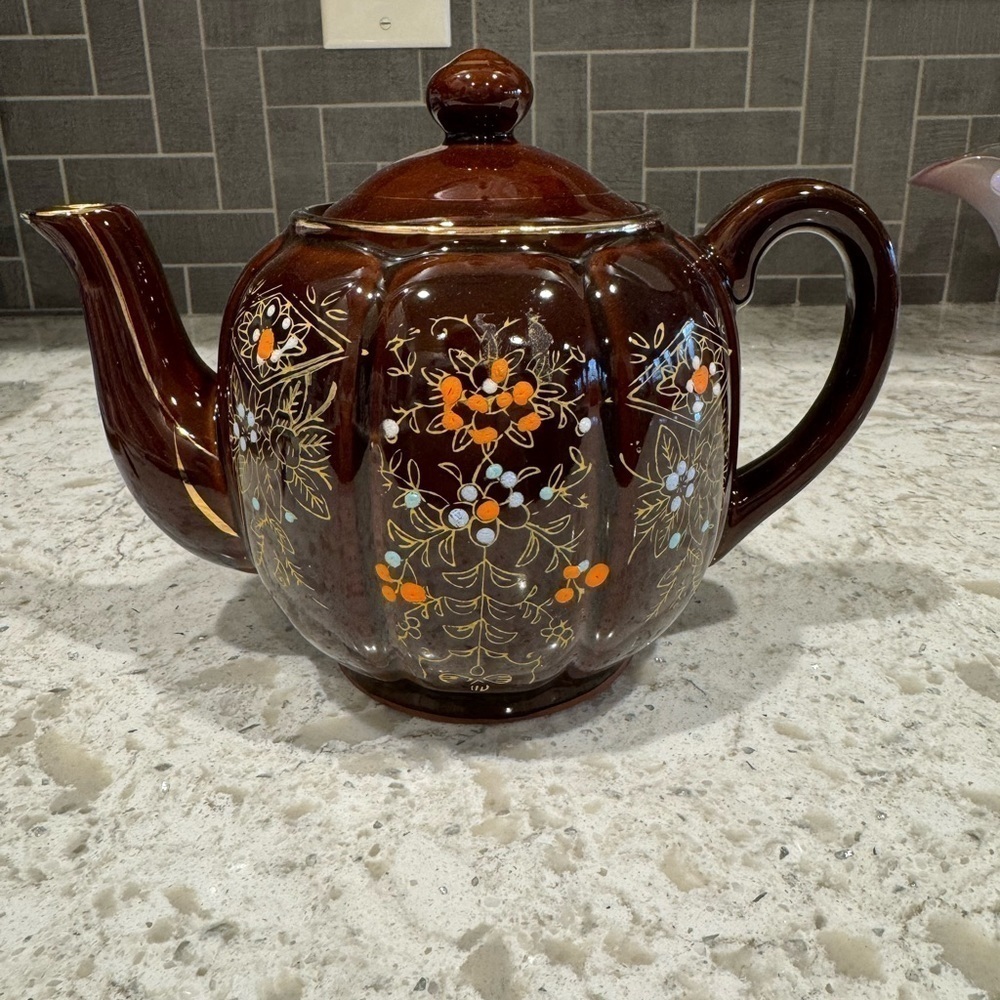 VINTAGE 50’s~JAPANESE MORIAGE~GLAZED REDWARE~TEAPOT~GOLD ACCENTS~HANDPAINTED~G11